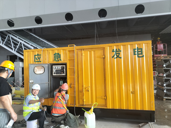 理县怎样判断空气滤清器是否需要更换？